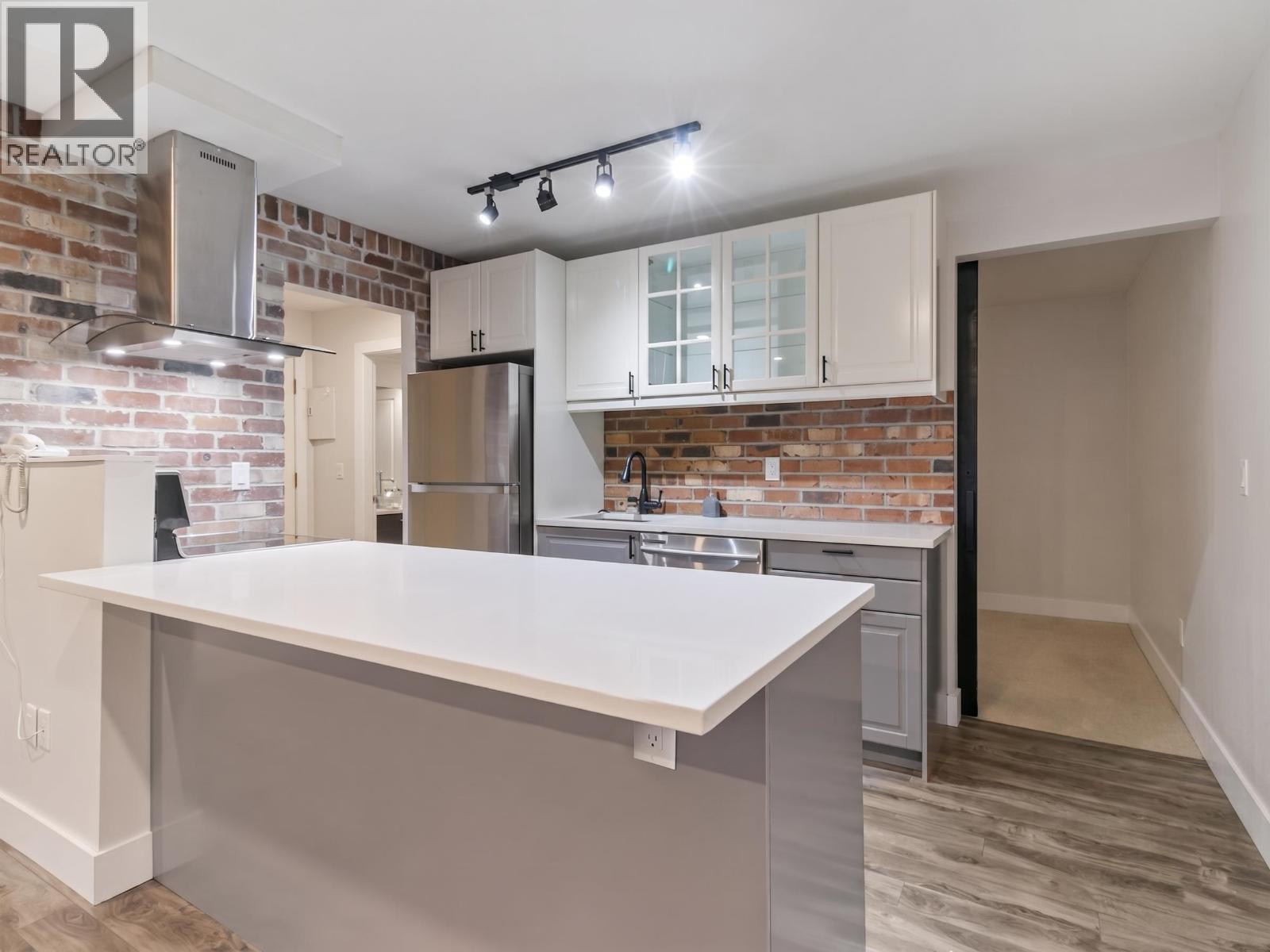114 2250 OXFORD STREET|Vancouver, British Columbia V5L1G1