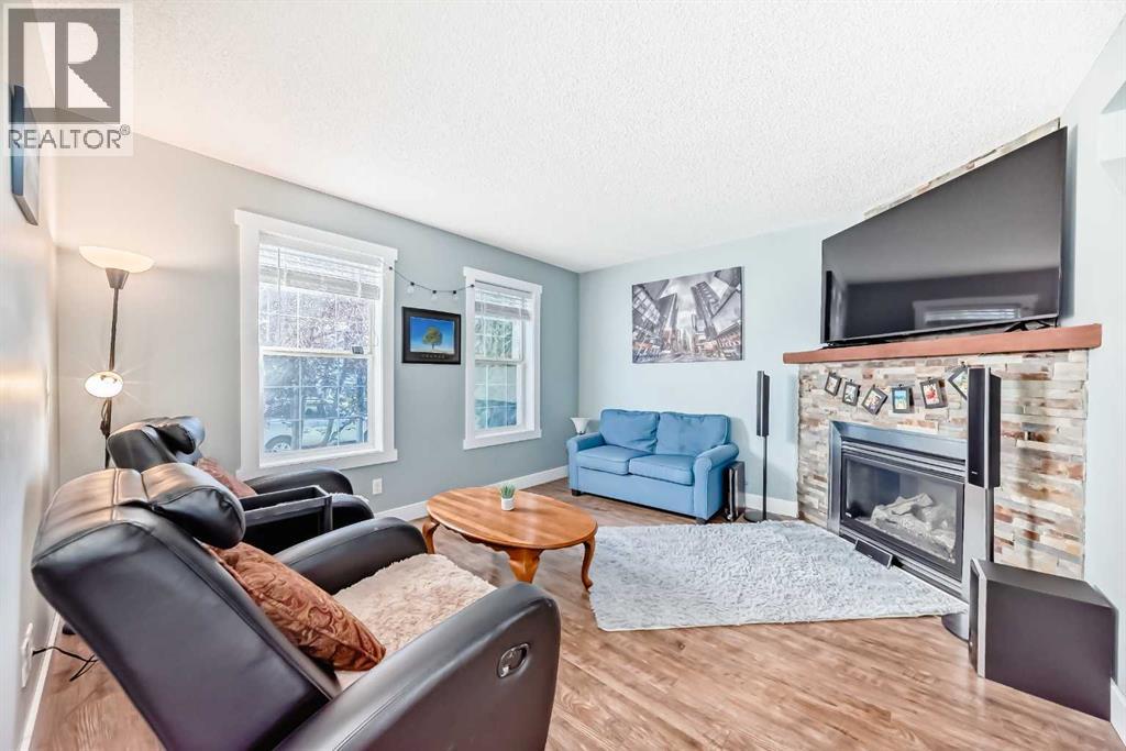House for Sale in 57 Martinvalley Way NE|Calgary, Alberta T3J4A2 4