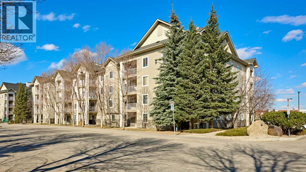 Apartment for Sale in 305, 2000 Somervale Court SW|Calgary, Alberta T2Y4J1