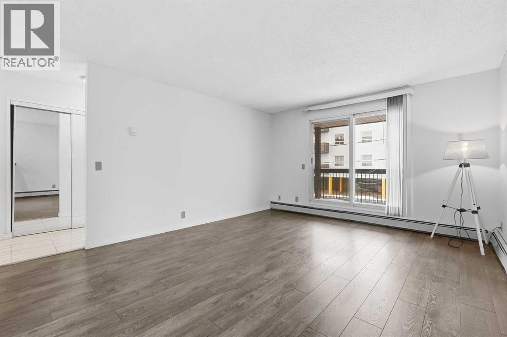 Apartment for Sale in 204, 2611 15A Street SW|Calgary, Alberta T2T4C1 5