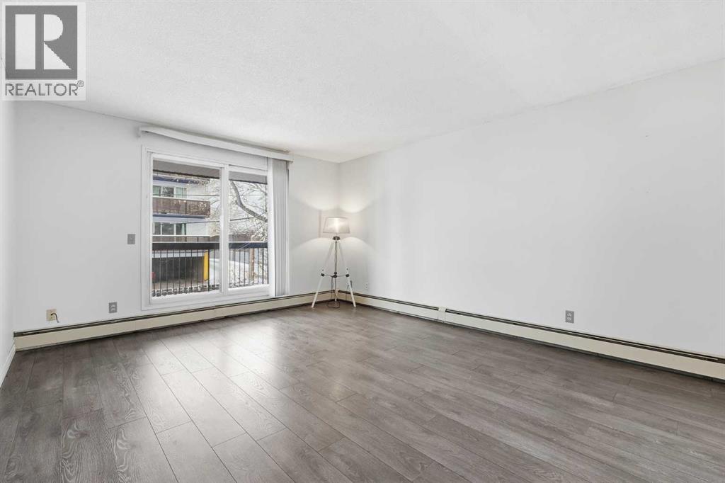 Apartment for Sale in 204, 2611 15A Street SW|Calgary, Alberta T2T4C1 3