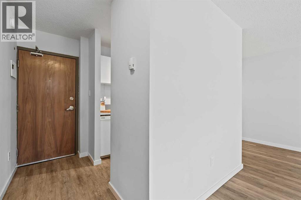 Apartment for Sale in 204, 310 4 Avenue NE|Calgary, Alberta T2E0J5 2