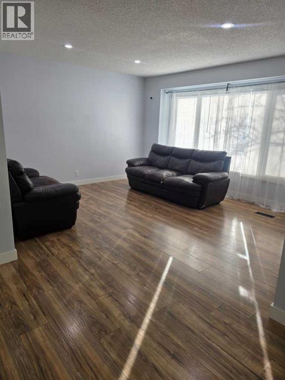 House for Sale in 192 Templevale Road NE|Calgary, Alberta T1Y4W2 5