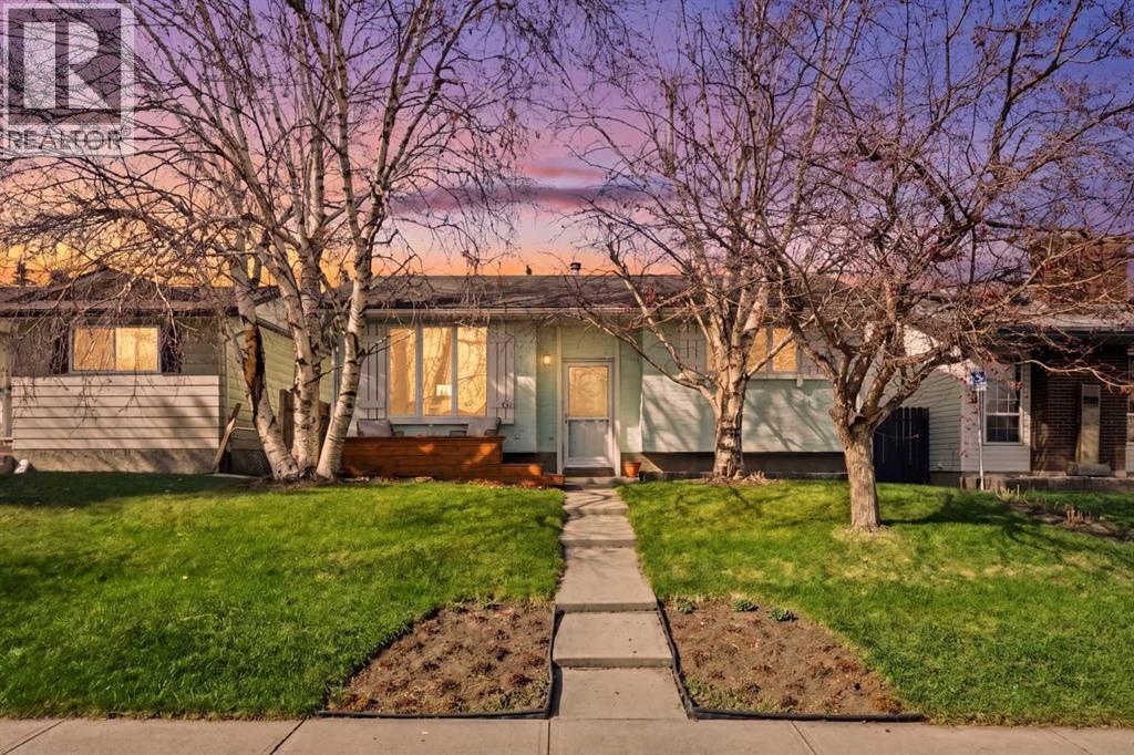 House for Sale in 20 Dovely Way SE|Calgary, Alberta T2B2K8