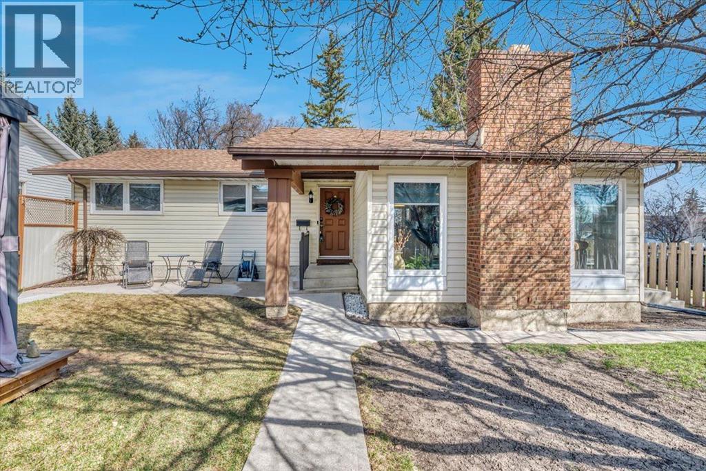 House for Sale in 12336 Woodview Road SW|Calgary, Alberta T2W2Y6