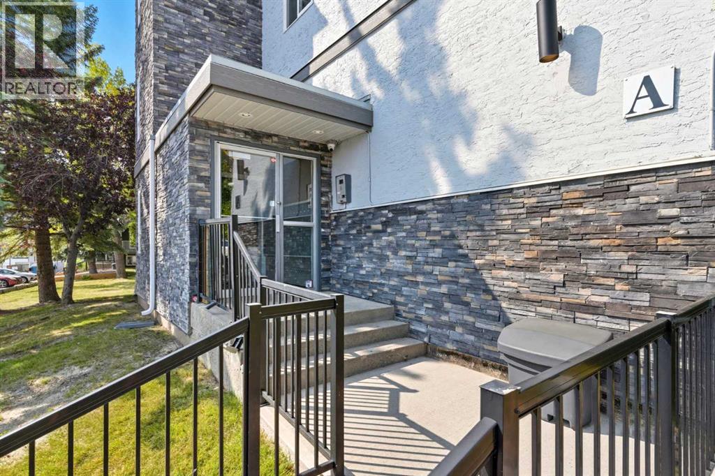 Apartment for Sale in 302A, 5601 Dalton Drive NW|Calgary, Alberta T3A2E2 2