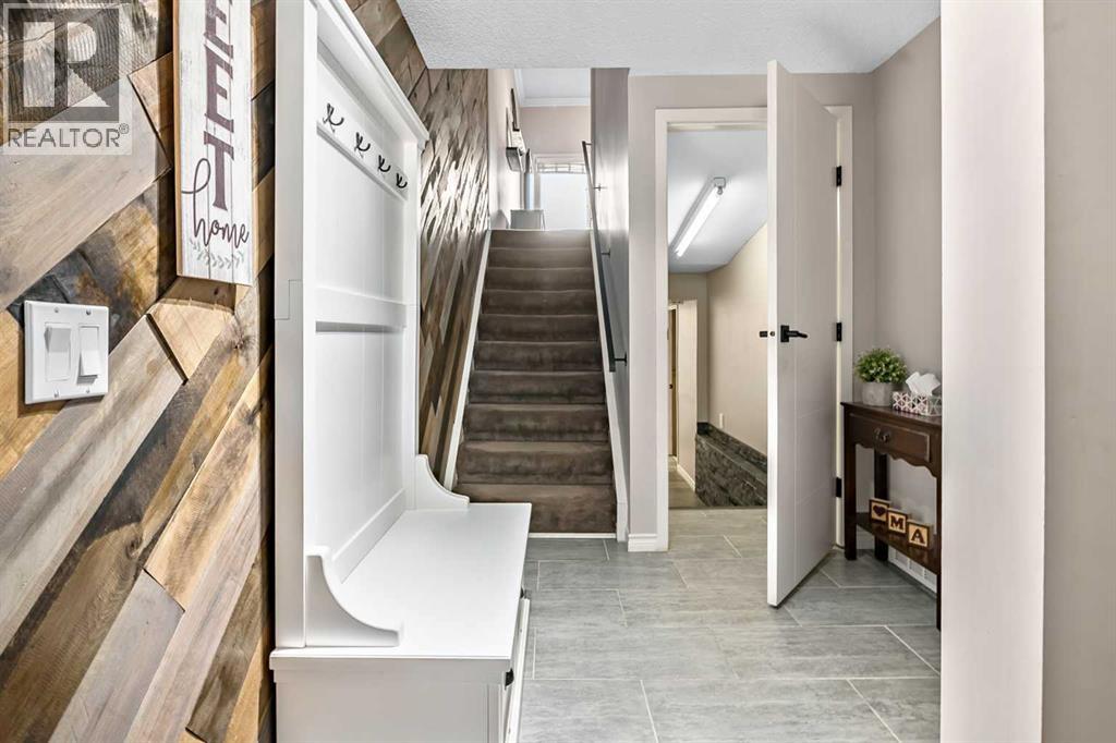 Row / Townhouse for Sale in 139 Woodglen Grove SW|Calgary, Alberta T2W4J9 3