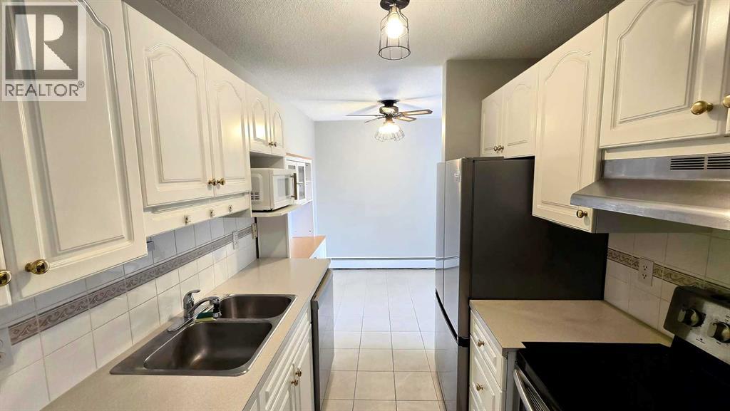 Apartment for Sale in 112, 315 Heritage Drive SE|Calgary, Alberta T2H1N2 3