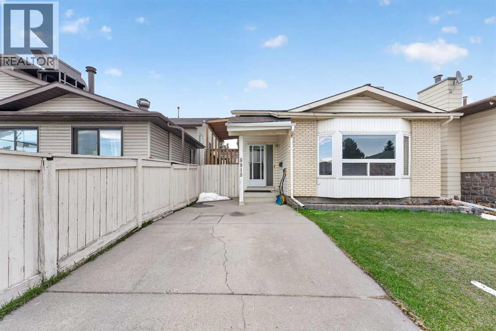 House for Sale in 6910 26 Avenue NE|Calgary, Alberta T1Y6L6