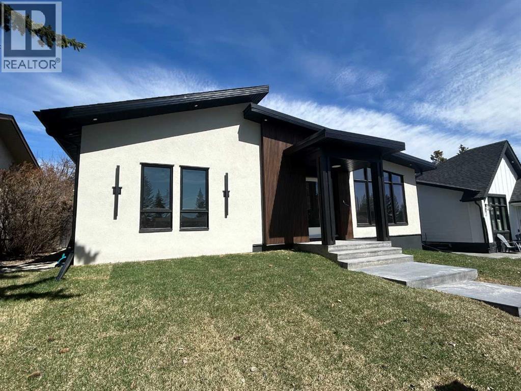 House for Sale in 5616 Lodge Crescent SW|Calgary, Alberta T3E5Y7