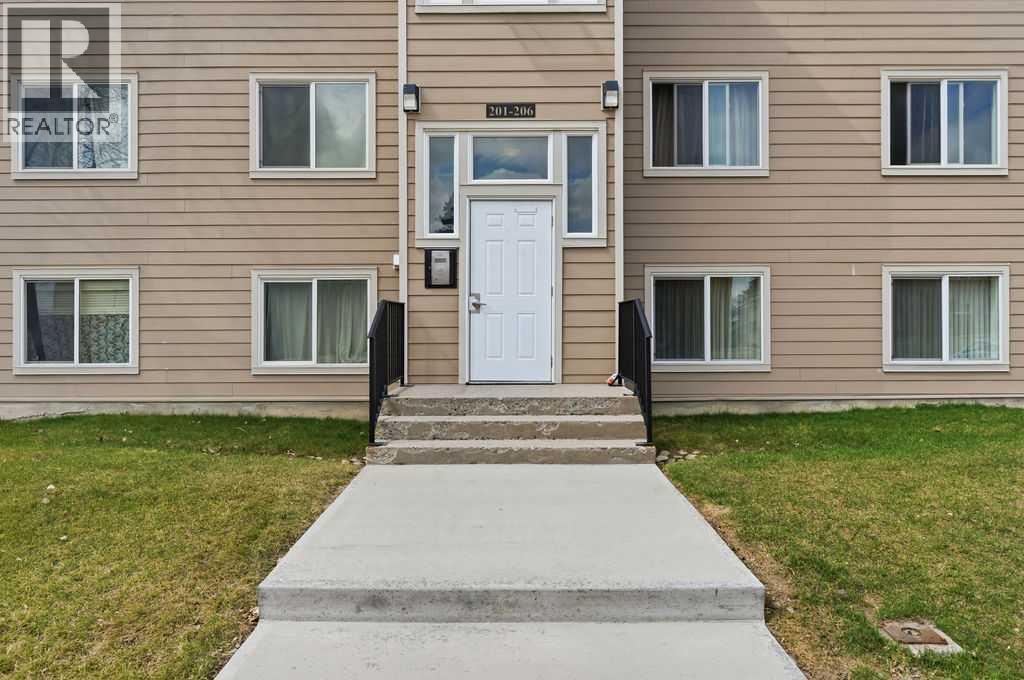 Apartment for Sale in 203, 315 Heritage Drive SE|Calgary, Alberta T2H1N2