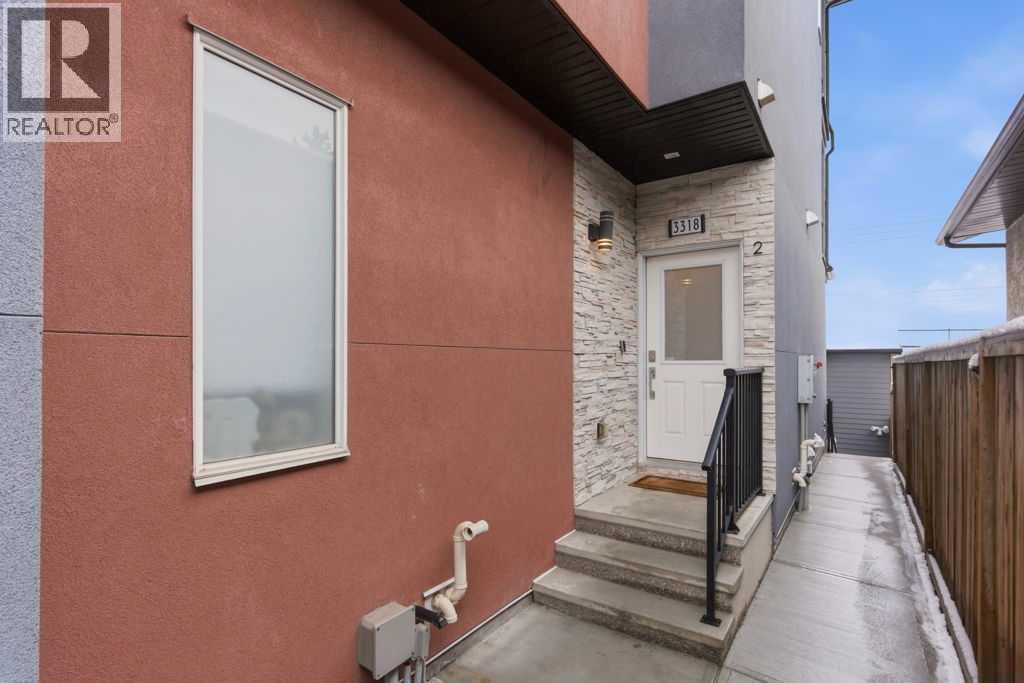 Row / Townhouse for Sale in 2, 3318 Centre Street NE|Calgary, Alberta T2E2X8 2