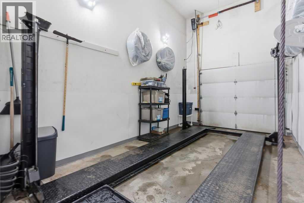 Row / Townhouse for Sale in 2, 3318 Centre Street NE|Calgary, Alberta T2E2X8 4