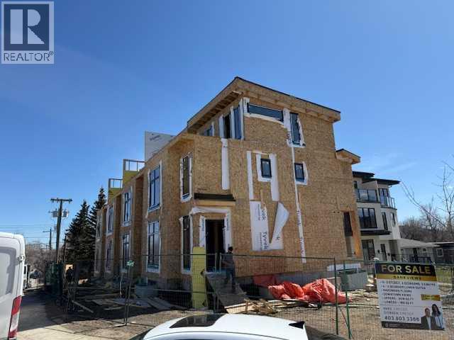 Row / Townhouse for Sale in 1917 25 Avenue SW|Calgary, Alberta T2T4T5 2