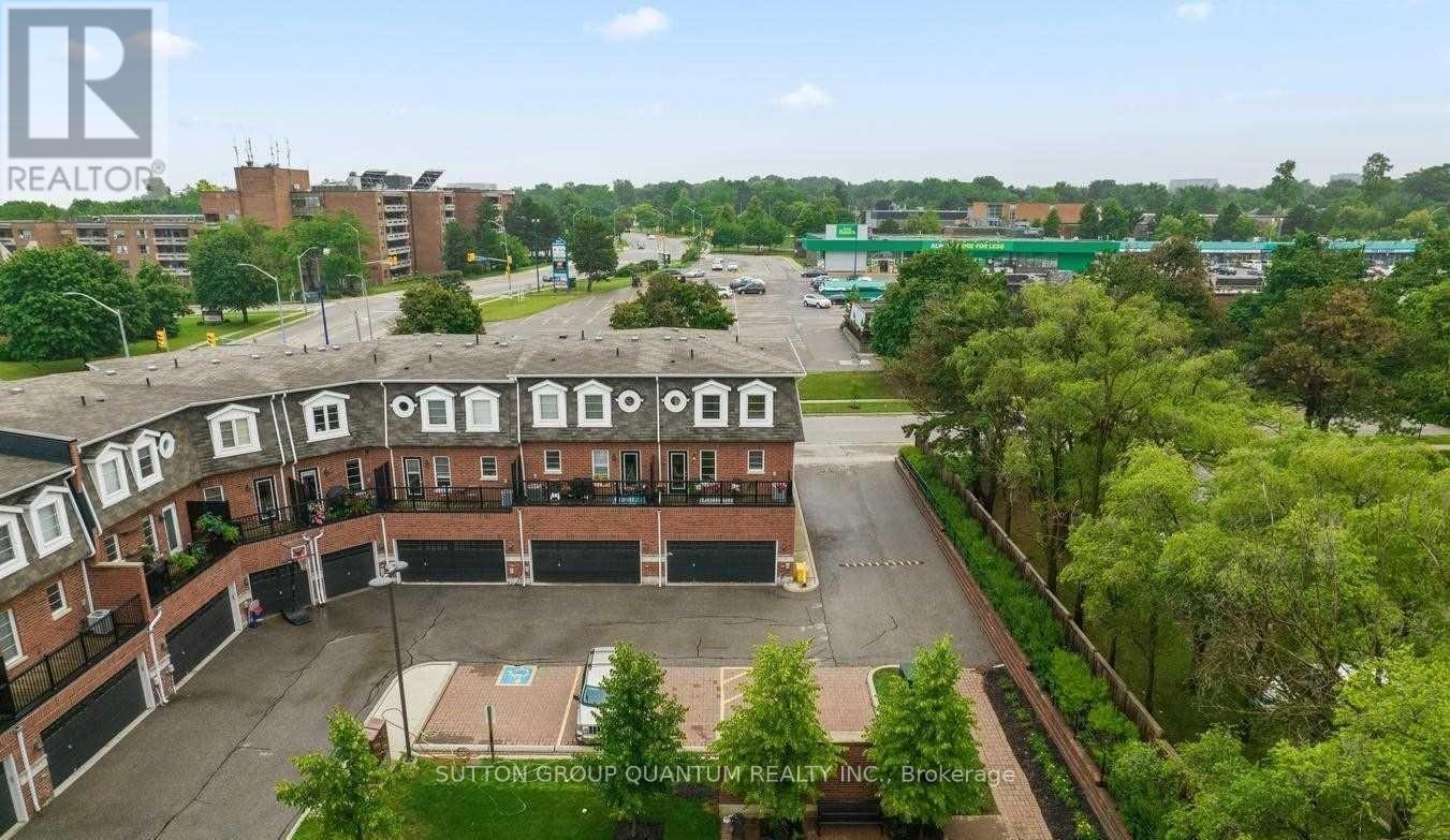Row / Townhouse for Sale in 2 - 2375 TRUSCOTT DRIVE|Mississauga (Clarkson), Ontario L5J0A9 3