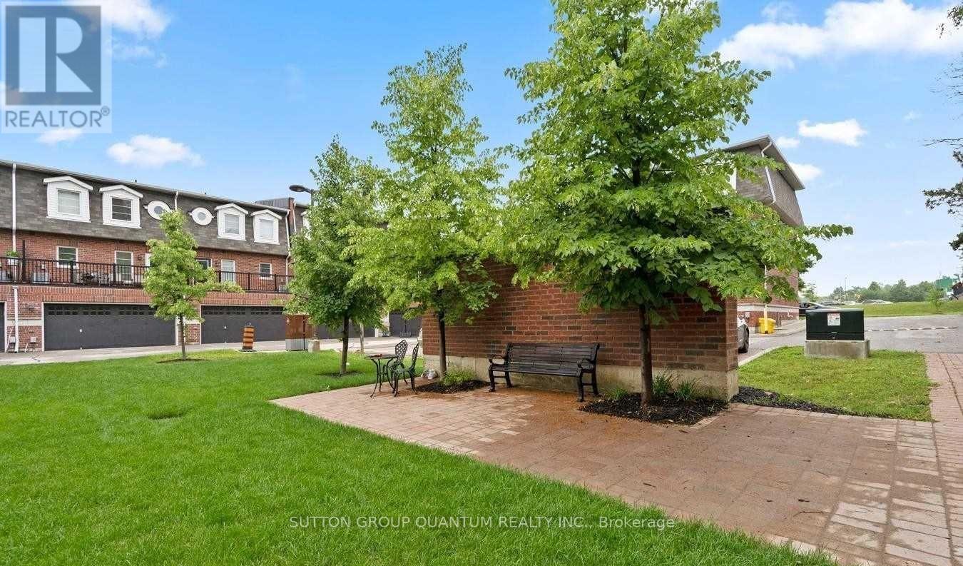 Row / Townhouse for Sale in 2 - 2375 TRUSCOTT DRIVE|Mississauga (Clarkson), Ontario L5J0A9 4