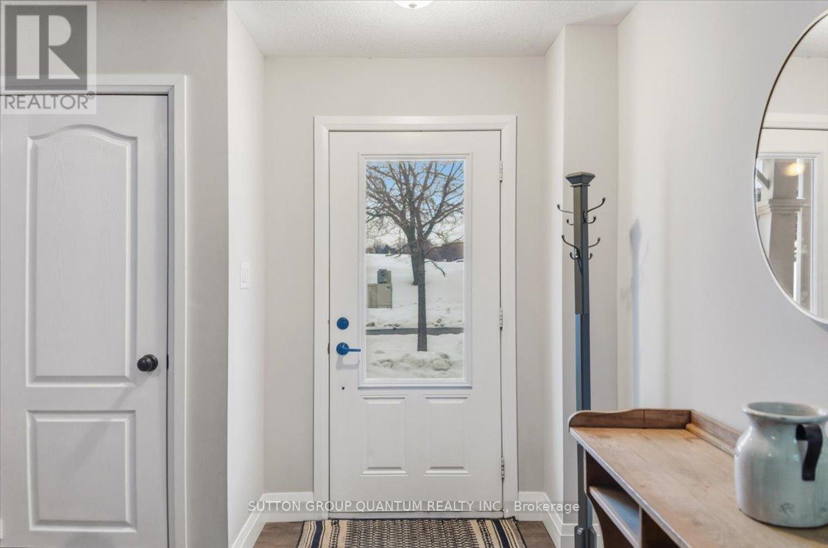 Row / Townhouse for Sale in 2 - 2375 TRUSCOTT DRIVE|Mississauga (Clarkson), Ontario L5J0A9 5