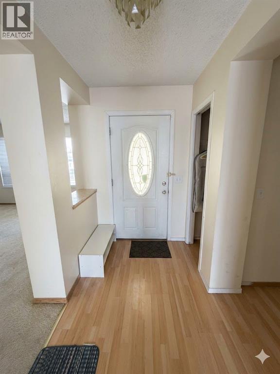 House for Sale in 746 Martindale Boulevard NE|Calgary, Alberta T3J3X7 2
