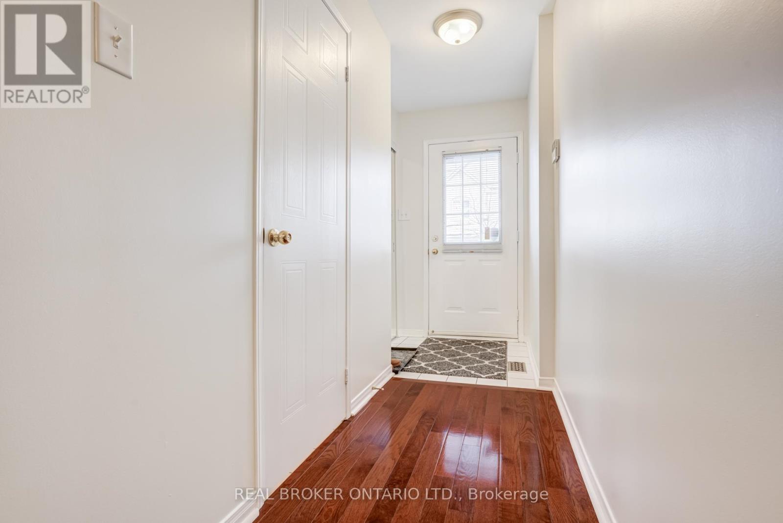 Row / Townhouse for Sale in 102 - 86 JOYMAR DRIVE|Mississauga (Streetsville), Ontario L5M7Z6 2
