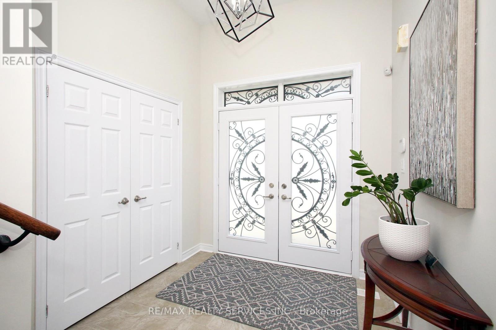 Row / Townhouse for Sale in 10 ISLE ROYAL TERRACE|Brampton (Bram West), Ontario L6Y6B1 2