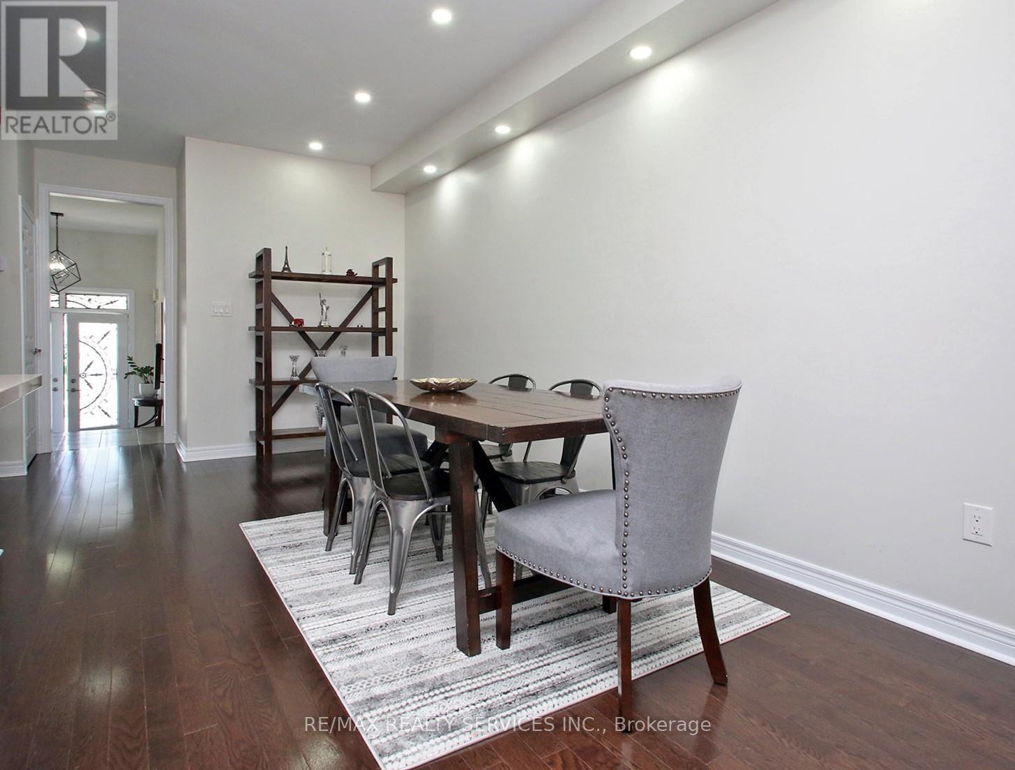 Row / Townhouse for Sale in 10 ISLE ROYAL TERRACE|Brampton (Bram West), Ontario L6Y6B1 4