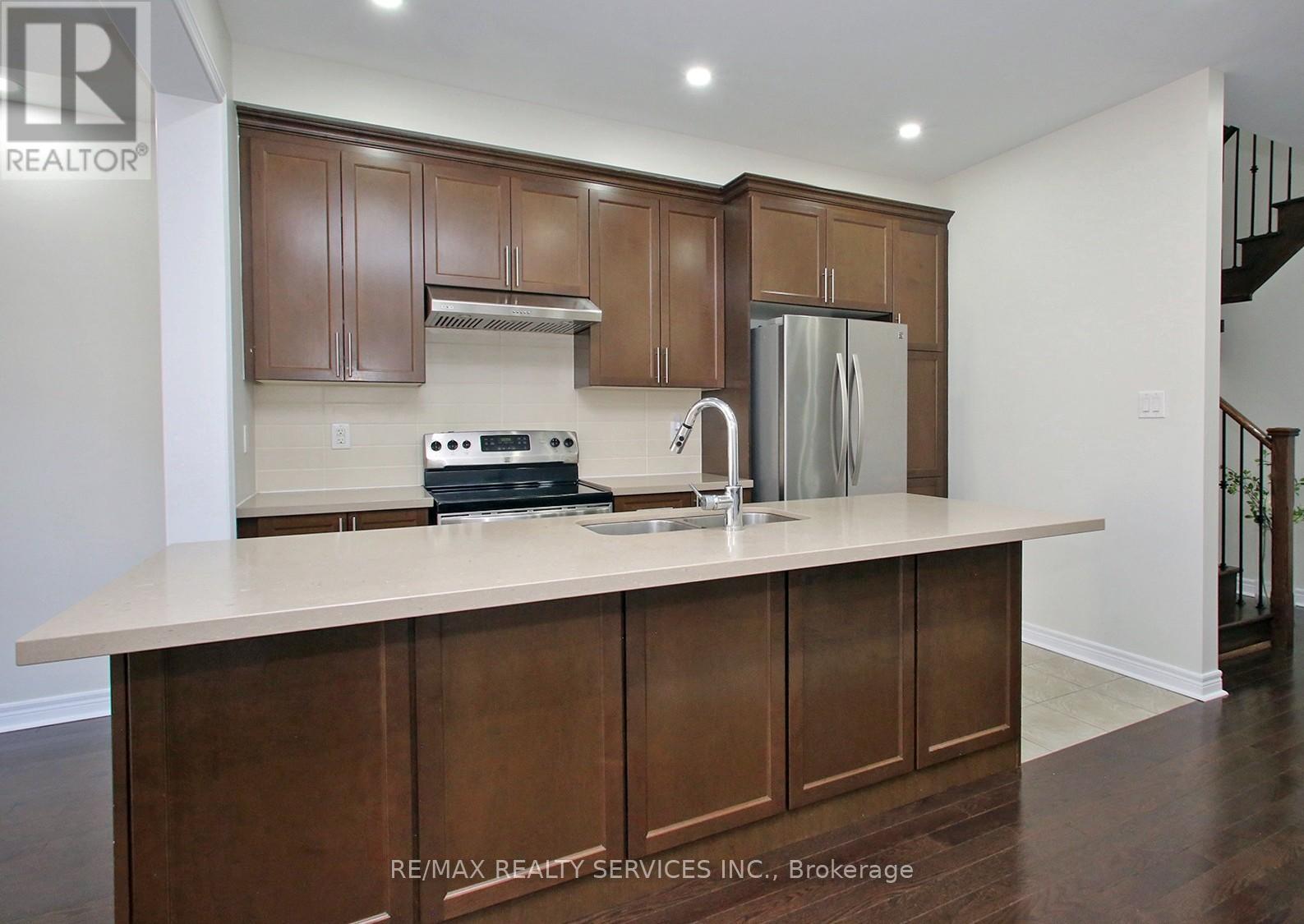 Row / Townhouse for Sale in 10 ISLE ROYAL TERRACE|Brampton (Bram West), Ontario L6Y6B1 5