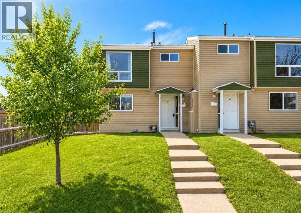 Row / Townhouse for Sale in 43, 5425 Pensacola Crescent SE|Calgary, Alberta T2A2G7