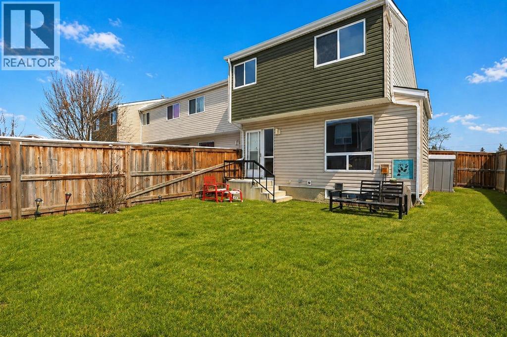 Row / Townhouse for Sale in 43, 5425 Pensacola Crescent SE|Calgary, Alberta T2A2G7 2