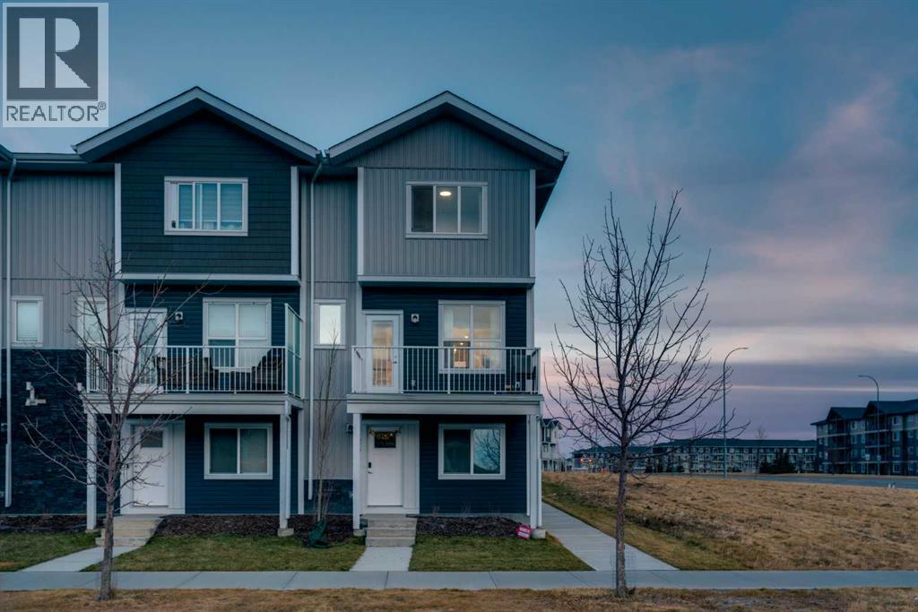 Row / Townhouse for Sale in 28 Redstone Boulevard NE|Calgary, Alberta T3N2G4 2