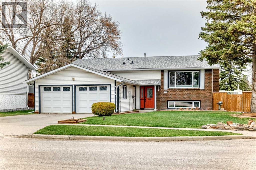 House for Sale in 716 Queensland Drive SE|Calgary, Alberta T2J4S9