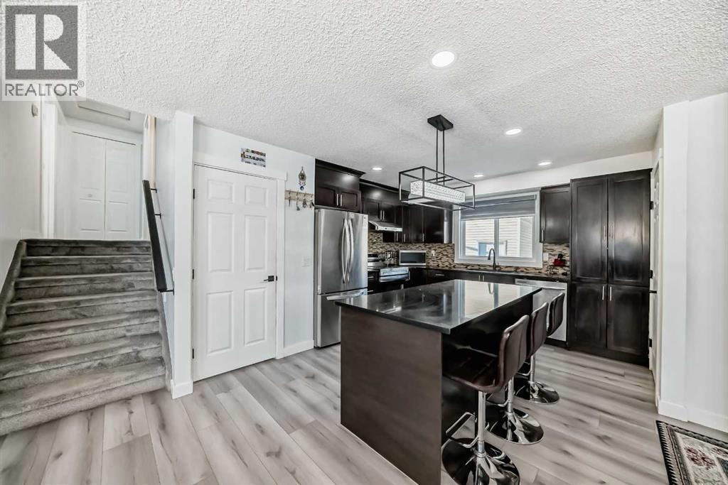 House for Sale in 584 Whiteridge Way NE|Calgary, Alberta T1Y2Y5 3