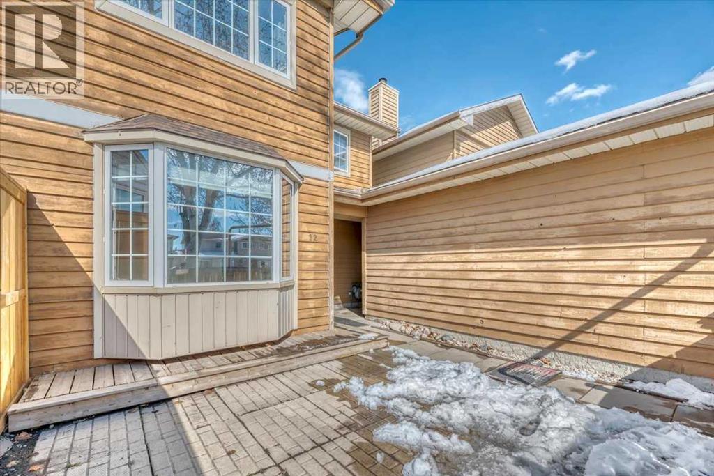 Duplex for Sale in 32 Midpark Drive SE|Calgary, Alberta T2X1T2 4