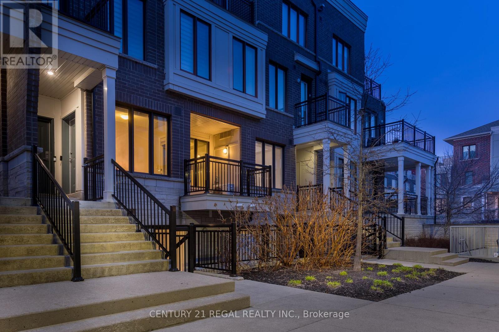 Row / Townhouse for Sale in 21 - 150 LONG BRANCH AVENUE|Toronto (Long Branch), Ontario M8W0A9 2