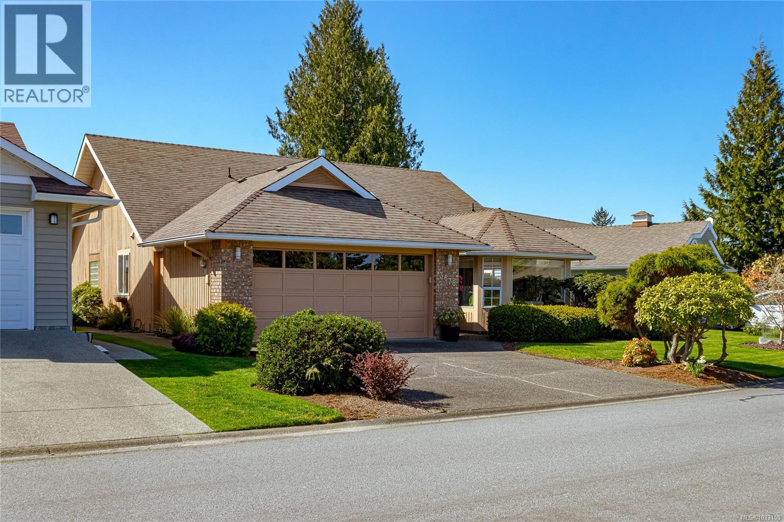 3678 Arbutus Dr N