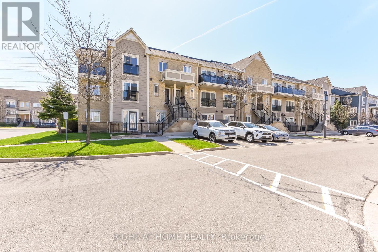 Row / Townhouse for Sale in 124 - 5035 OSCAR PETERSON BOULEVARD|Mississauga (Churchill Meadows), Ontario L5M0P4 2