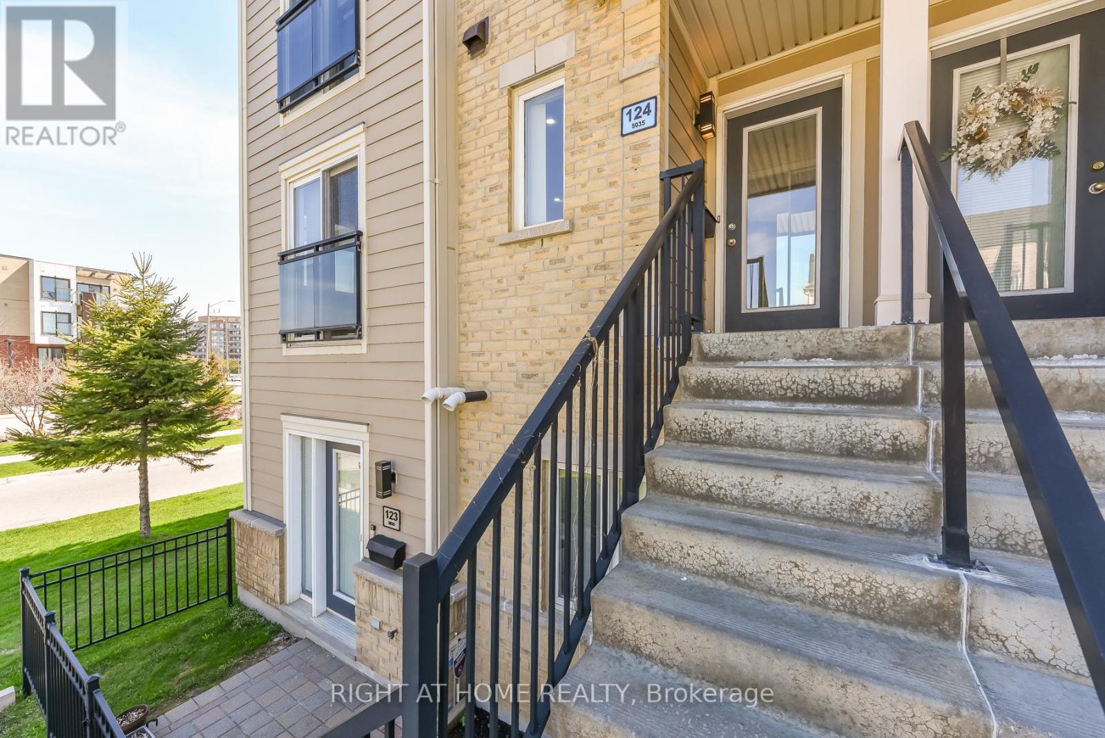 Row / Townhouse for Sale in 124 - 5035 OSCAR PETERSON BOULEVARD|Mississauga (Churchill Meadows), Ontario L5M0P4 5