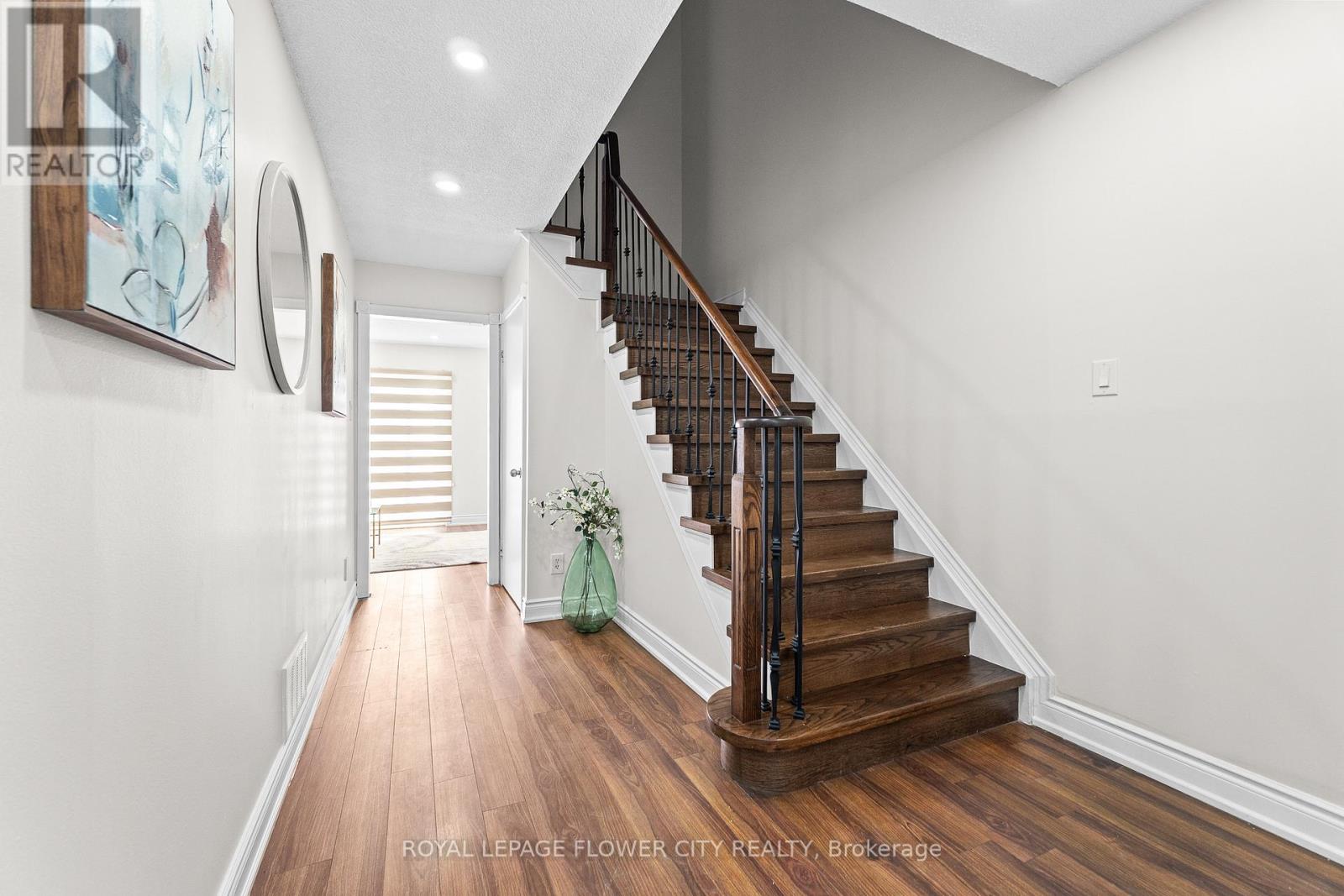 Row / Townhouse for Sale in 87 TULIP DRIVE|Brampton (Fletcher's Creek South), Ontario L6Y3W9 4