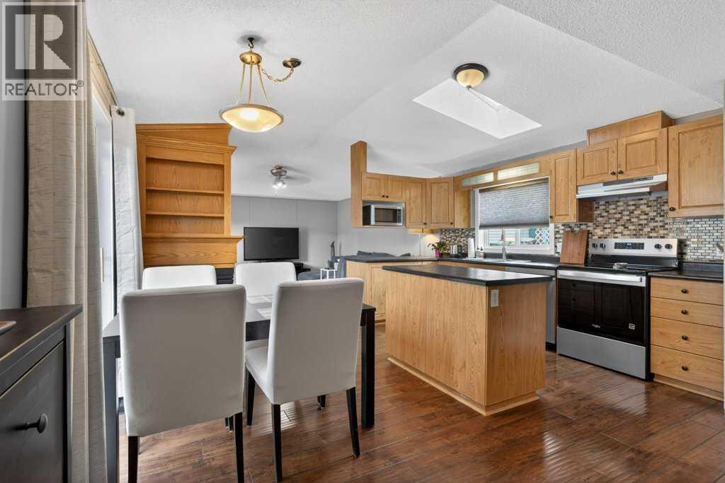 Mobile Home for Sale in 516, 3223 83 Street NW|Calgary, Alberta T2B5N7 3