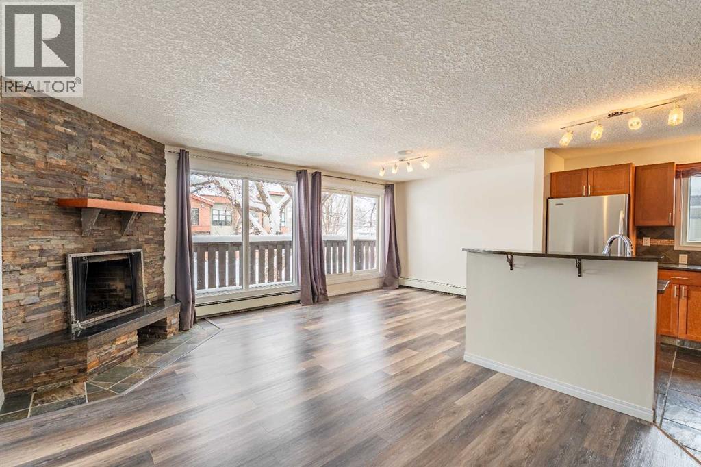 Duplex for Sale in 135 27 Avenue NE|Calgary, Alberta T2Z1Z8 4