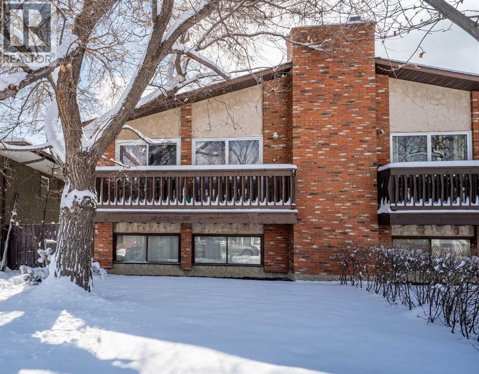 Duplex for Sale in 135 27 Avenue NE|Calgary, Alberta T2Z1Z8 2