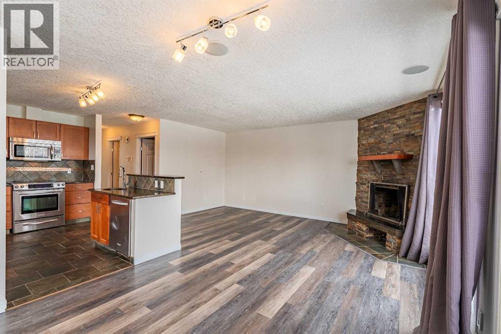 Duplex for Sale in 135 27 Avenue NE|Calgary, Alberta T2Z1Z8 3