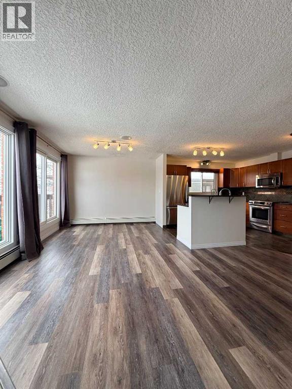 Duplex for Sale in 135 27 Avenue NE|Calgary, Alberta T2Z1Z8 5