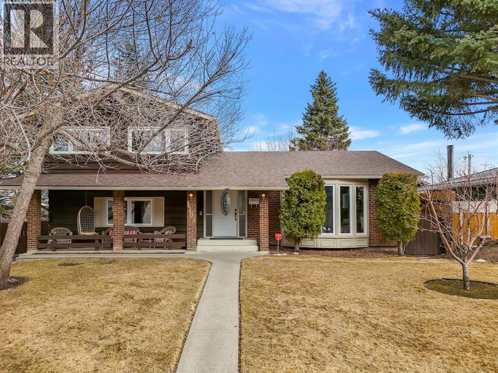 House for Sale in 1102 Lake Christina Way SE|Calgary, Alberta T2J2R3