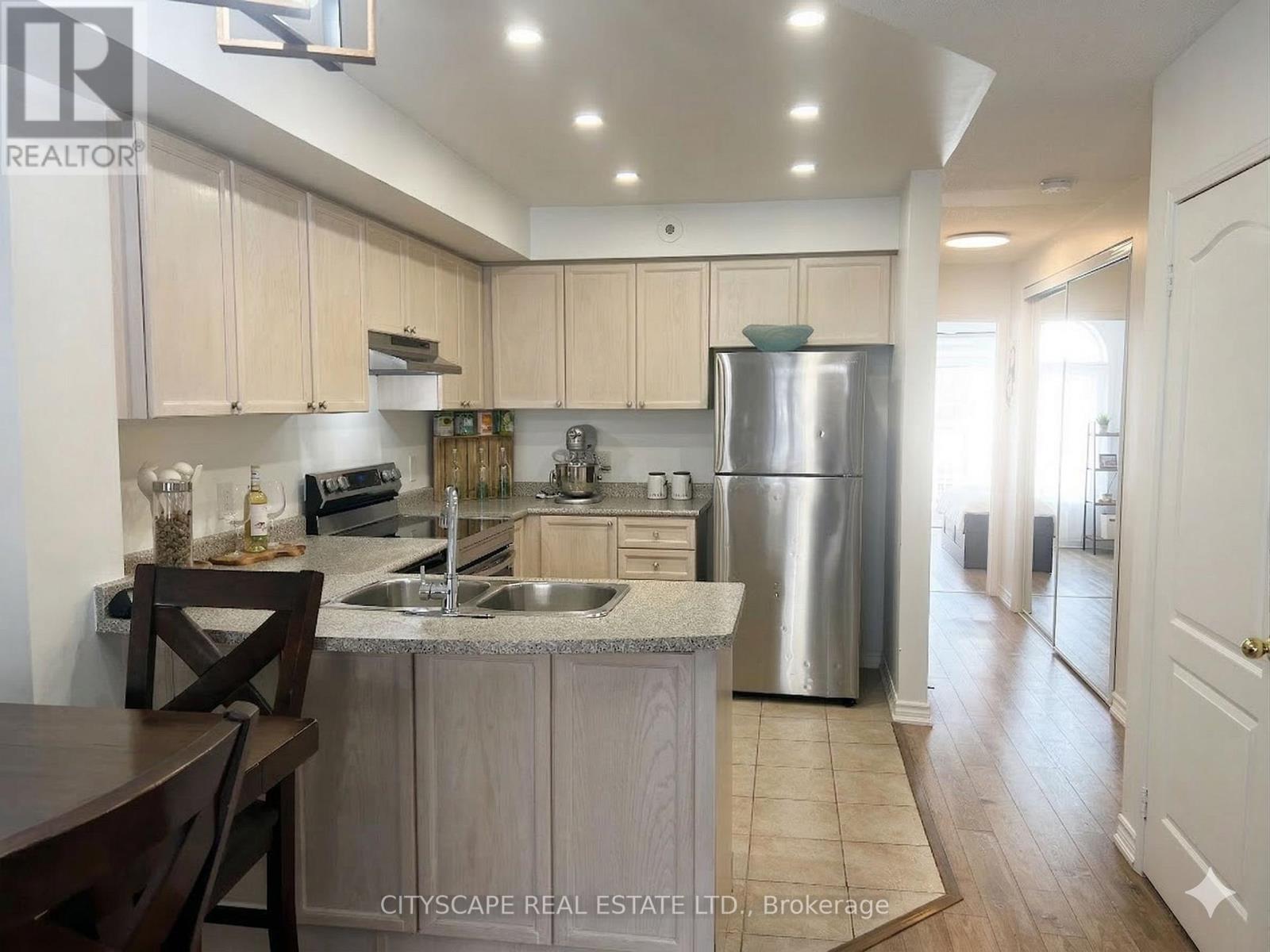 Row / Townhouse for Sale in 162 - 601 SHORELINE DRIVE|Mississauga (Cooksville), Ontario L5B4K1 3
