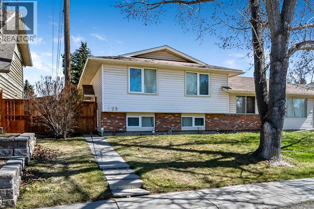 Duplex for Sale in 323 Woodvale Crescent SW|Calgary, Alberta T2W3L3