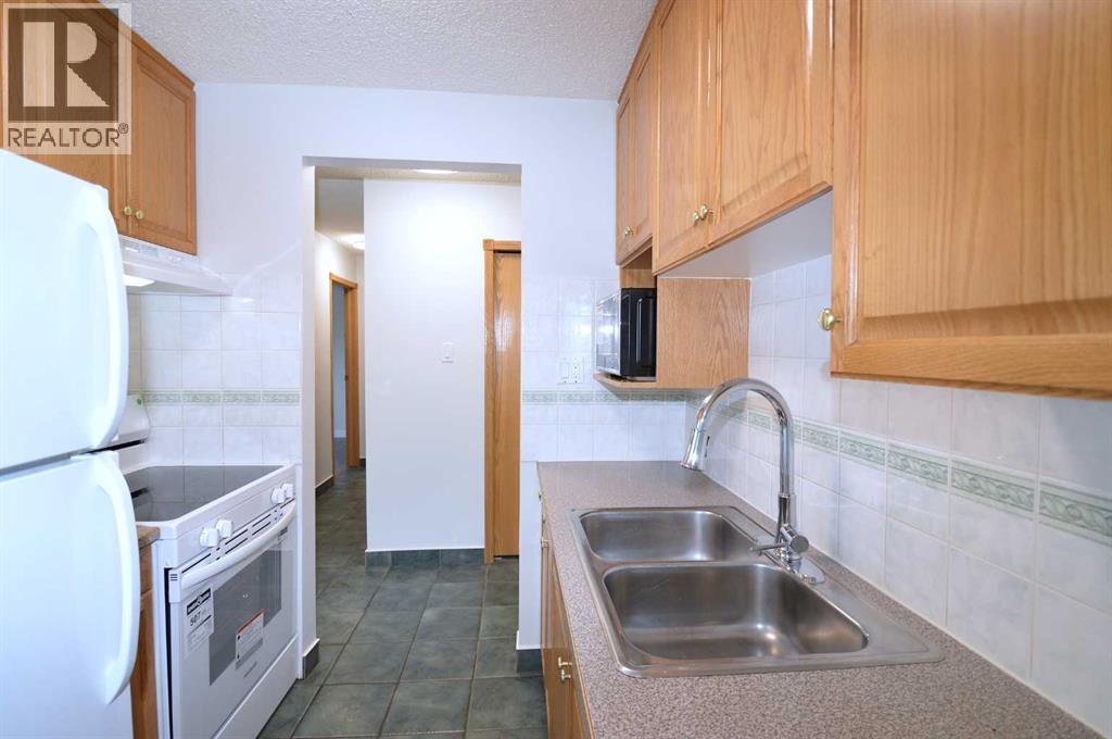 Apartment for Sale in 303, 635 56 Avenue SW|Calgary, Alberta T2V0G9 2