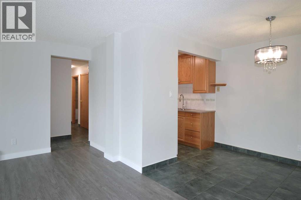 Apartment for Sale in 303, 635 56 Avenue SW|Calgary, Alberta T2V0G9 5