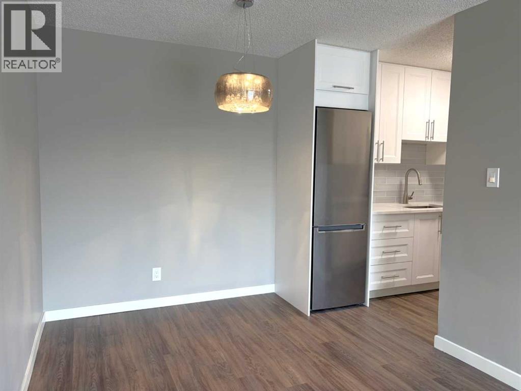 Apartment for Sale in 302, 635 56 Avenue SW|Calgary, Alberta T2V0G9 4