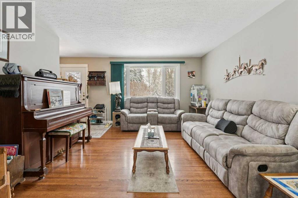 House for Sale in 12 Westwood Crescent SW|Calgary, Alberta T3C2W6 4