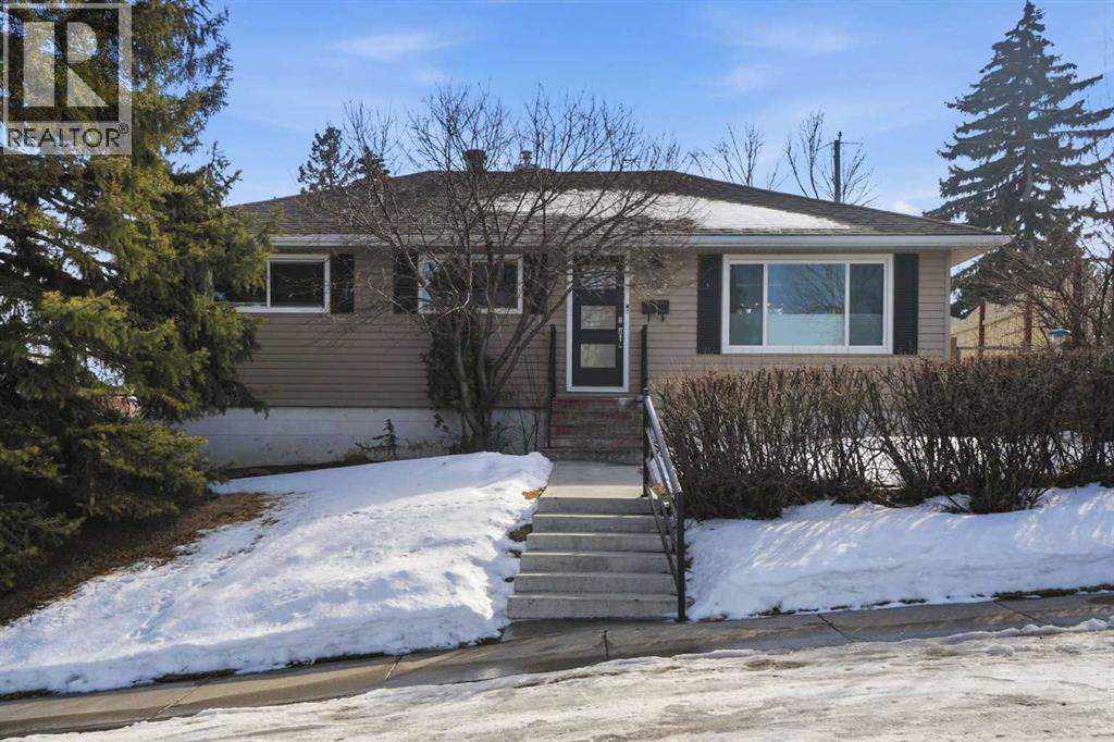 House for Sale in 1 Thorncliffe Crescent NW|Calgary, Alberta T2K3A9